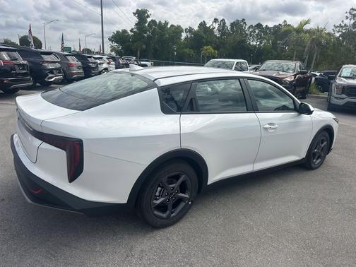 Snow White Pearl 2026 Kia K4 LXS