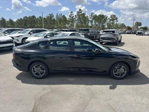 2025 Kia K4 LX