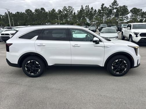 Glacial White Pearl 2026 Kia Sorento S