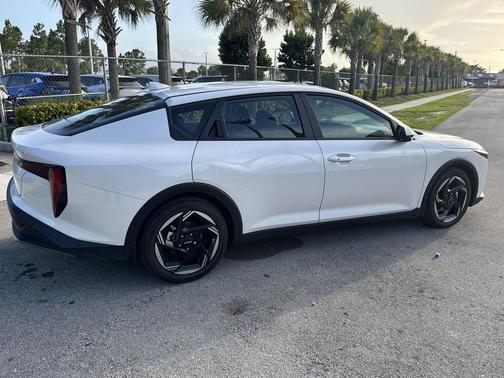 Snow White Pearl 2026 Kia K4 EX