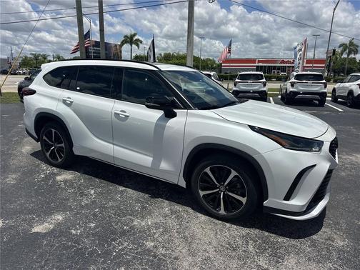 Wind Chill Pearl 2022 Toyota Highlander XSE