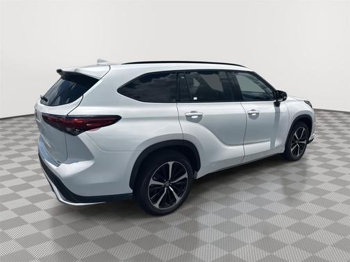 Wind Chill Pearl 2022 Toyota Highlander XSE