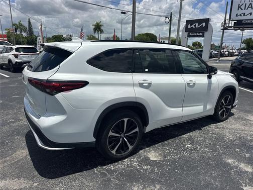 Wind Chill Pearl 2022 Toyota Highlander XSE
