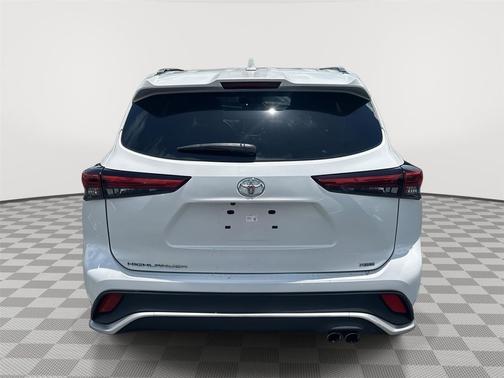 Wind Chill Pearl 2022 Toyota Highlander XSE