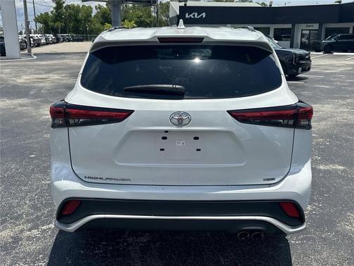 Wind Chill Pearl 2022 Toyota Highlander XSE