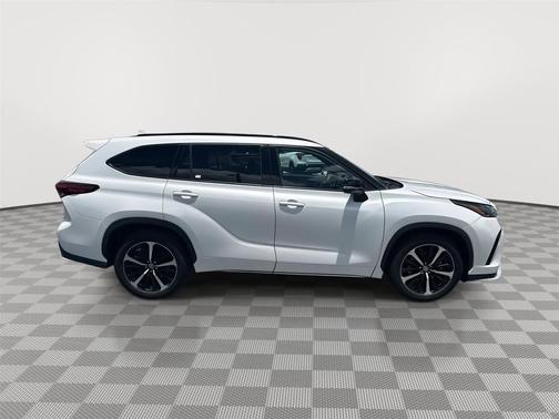 Wind Chill Pearl 2022 Toyota Highlander XSE