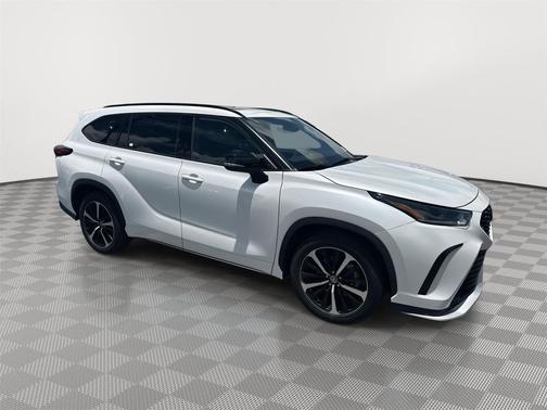 Wind Chill Pearl 2022 Toyota Highlander XSE