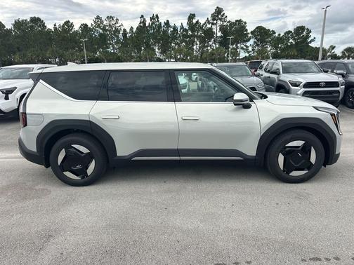 Ivory Silver 2026 Kia EV9 Light Short Range