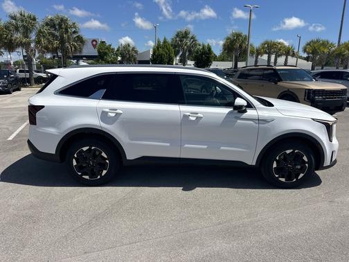 Glacial White Pearl 2026 Kia Sorento S