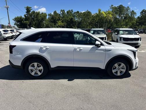2026 Kia Sorento LX