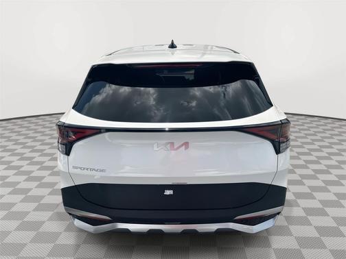 Snow White Pearl 2025 Kia Sportage LX