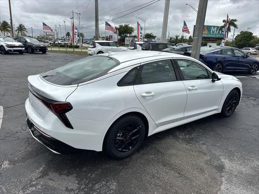 2025 Kia K5 LXS