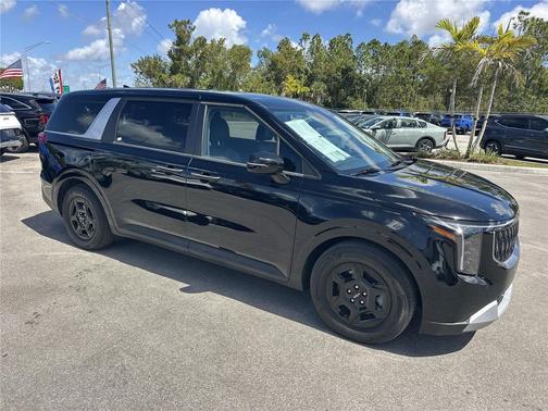 2025 Kia Carnival LXS