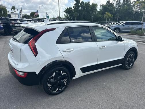 Snow White Pearl 2024 Kia Niro EV Wind