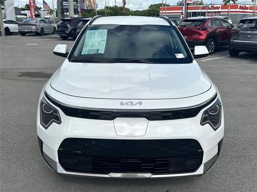 Snow White Pearl 2024 Kia Niro EV Wind