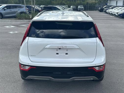 Snow White Pearl 2024 Kia Niro EV Wind