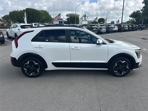 Snow White Pearl 2024 Kia Niro EV Wind