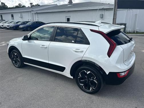 Snow White Pearl 2024 Kia Niro EV Wind