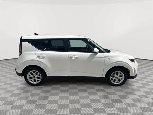 Snow White Pearl 2025 Kia Soul LX