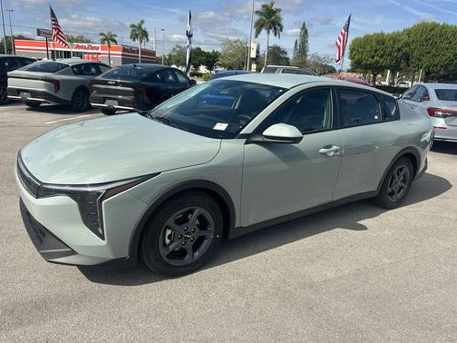 2025 Kia K4 LXS