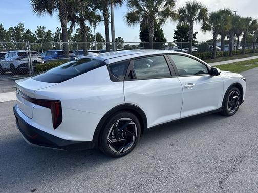 Snow White Pearl 2026 Kia K4 EX