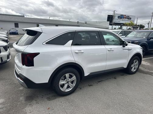 2026 Kia Sorento LX