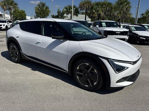 Glacial White Pearl 2026 Kia EV6 Light RWD