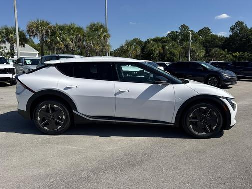 Glacial White Pearl 2026 Kia EV6 Light RWD
