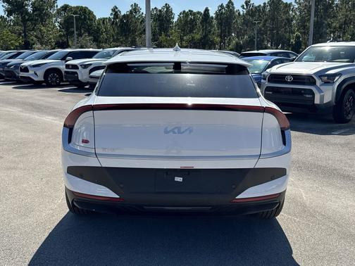 Glacial White Pearl 2026 Kia EV6 Light RWD