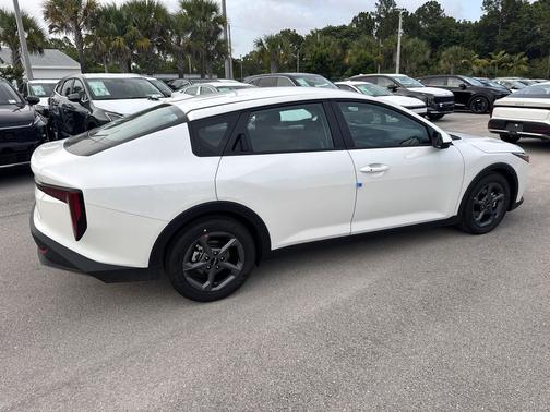 Snow White Pearl 2026 Kia K4 LX