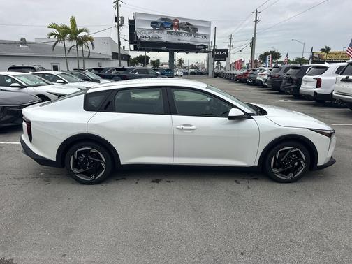 2026 Kia K4 EX