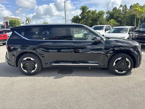 Ebony Black 2026 Kia EV9 Land