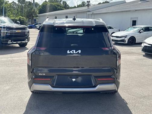 Ebony Black 2026 Kia EV9 Land