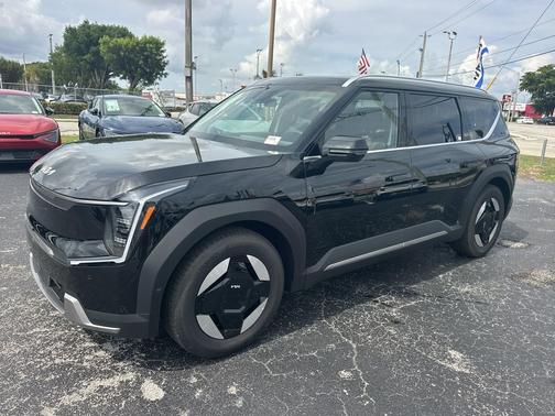 Ebony Black 2026 Kia EV9 Wind