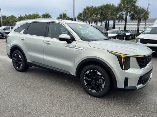 Ivory Silver 2026 Kia Sorento S
