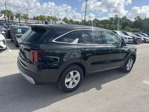 2025 Kia Sorento LX