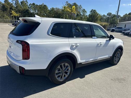 2024 Kia Telluride LX