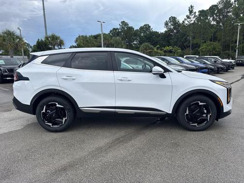 Glacial White Pearl 2027 Kia Sportage EX