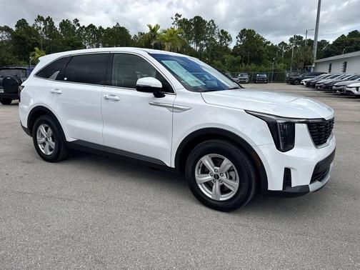 Glacial White Pearl 2024 Kia Sorento LX