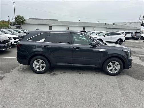 2025 Kia Sorento LX