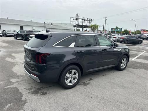 2025 Kia Sorento LX