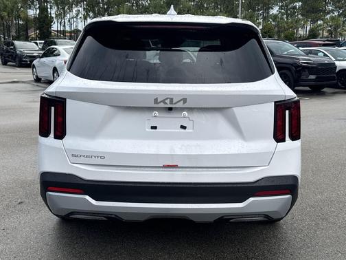Glacial White Pearl 2026 Kia Sorento LX