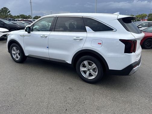 Glacial White Pearl 2026 Kia Sorento LX