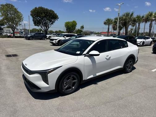 2025 Kia K4 LXS