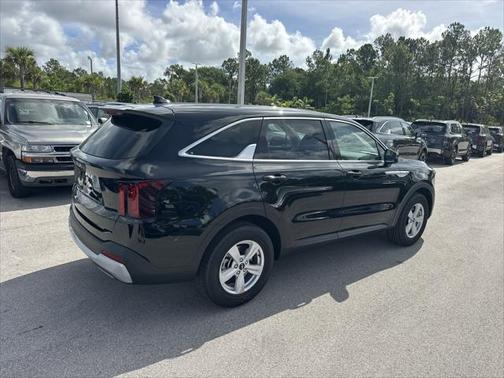 2025 Kia Sorento LX