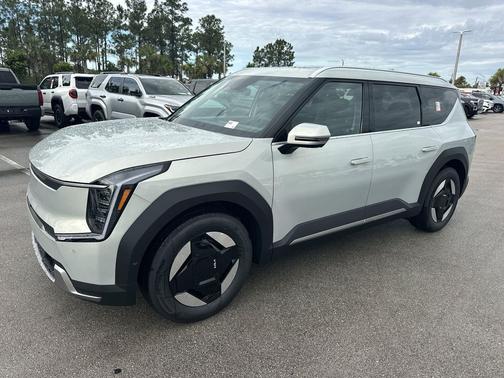 Ivory Silver 2026 Kia EV9 Wind