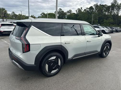 Ivory Silver 2026 Kia EV9 Wind