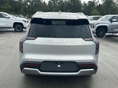 Ivory Silver 2026 Kia EV9 Wind