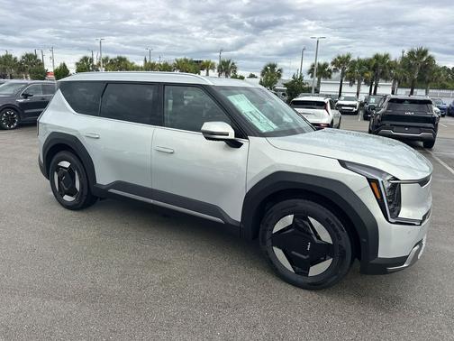 Ivory Silver 2026 Kia EV9 Wind