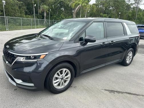 2024 Kia Carnival LX
